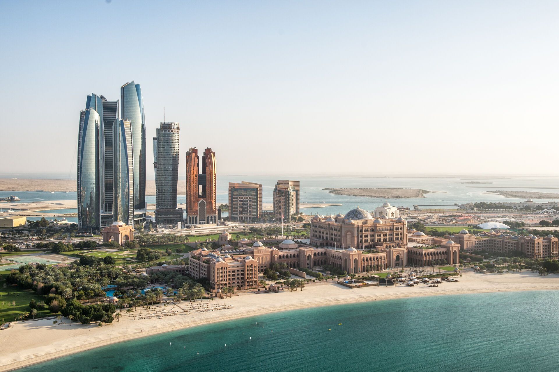 Langzeiturlaub in den Emiraten - Traders Qaryat Al Beri & Mövenpick Bur Dubai & Miramar Al Aqah Beac