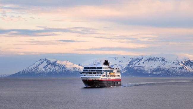 Hurtigruten – die schönste Seereise der Welt mit Nordlichtversprechen & einer Nacht in Bergen