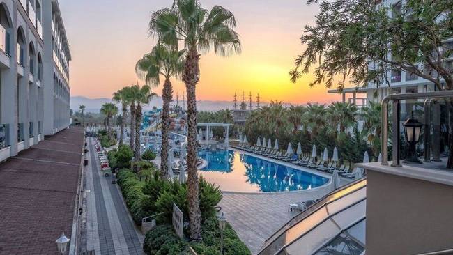 LRS Port River Hotel & Spa