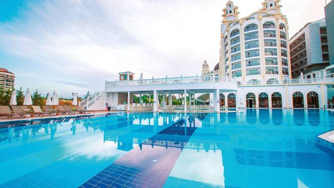 J'adore Deluxe Hotel & Spa